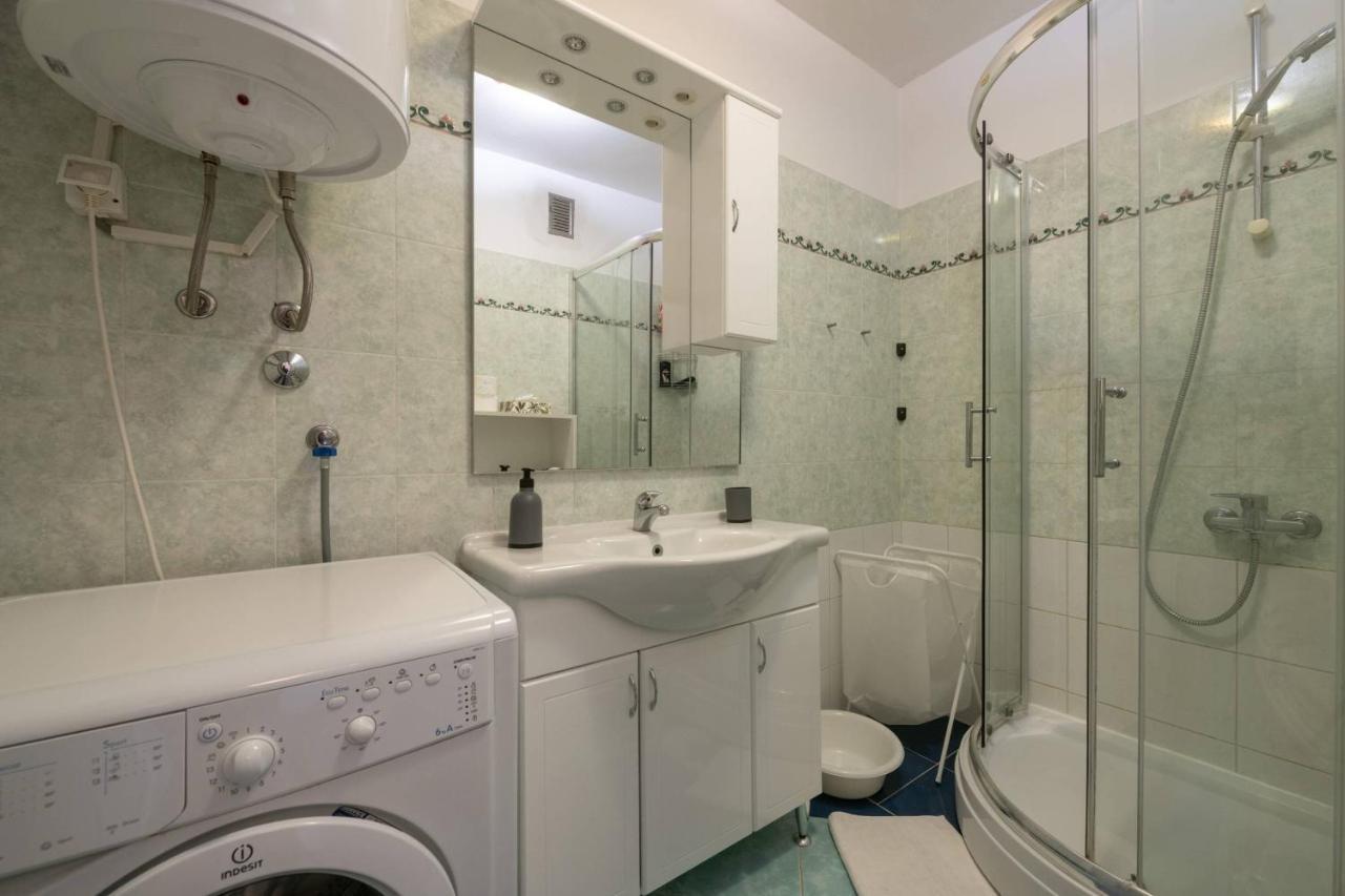 Apartment Josephine Ровин Екстериор снимка