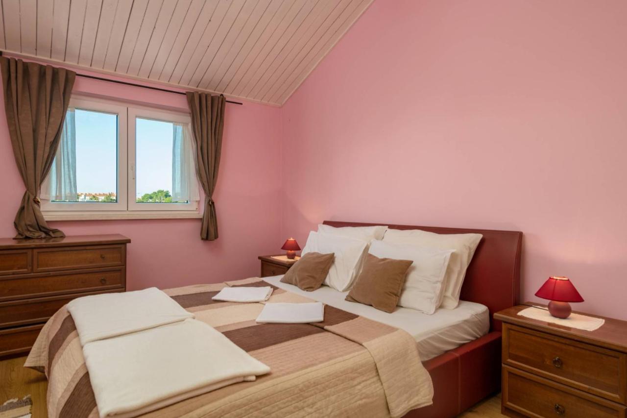 Apartment Josephine Ровин Екстериор снимка