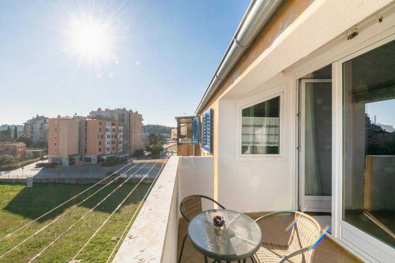 Apartment Josephine Ровин Екстериор снимка